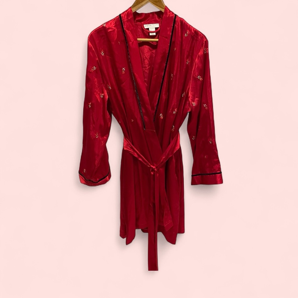 Vintage 90’s-Y2K red silky velvet trim floral embroidered robe Morgan Taylor